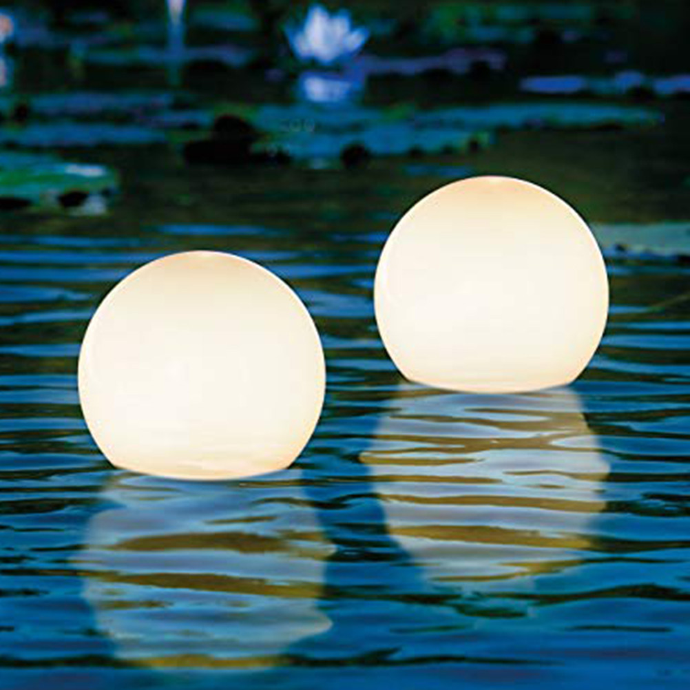 ソーラーガーデンライト 6個入り。丸型の屋外用芝生灯。パティ - Pool Light Solar Rechargeable のレビューと価格
